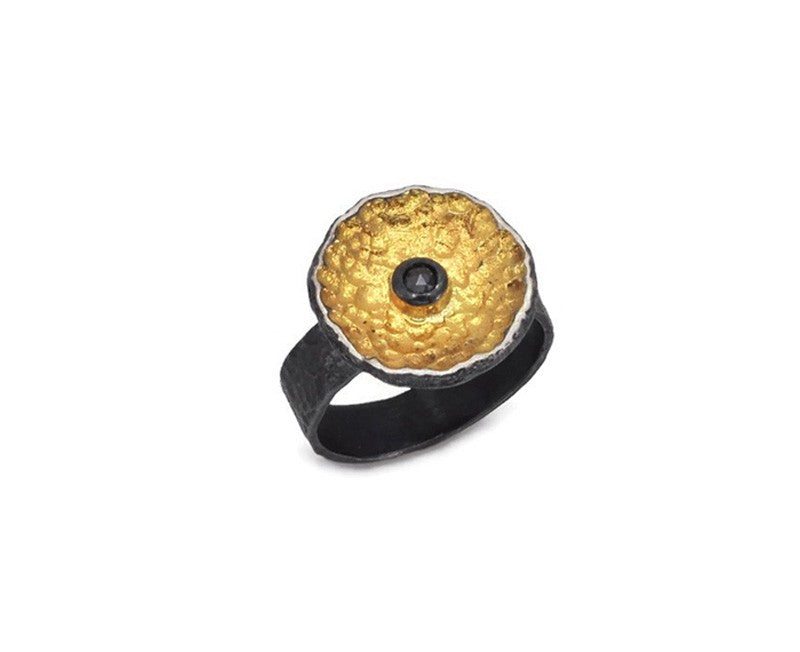 Ring aus oxidiertem vergoldetem Sterlingsilber mit schwarzem Diamanten