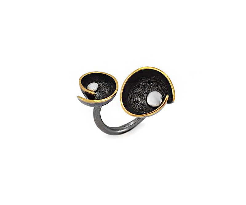 Ring aus vergoldetem, oxidiertem Silber