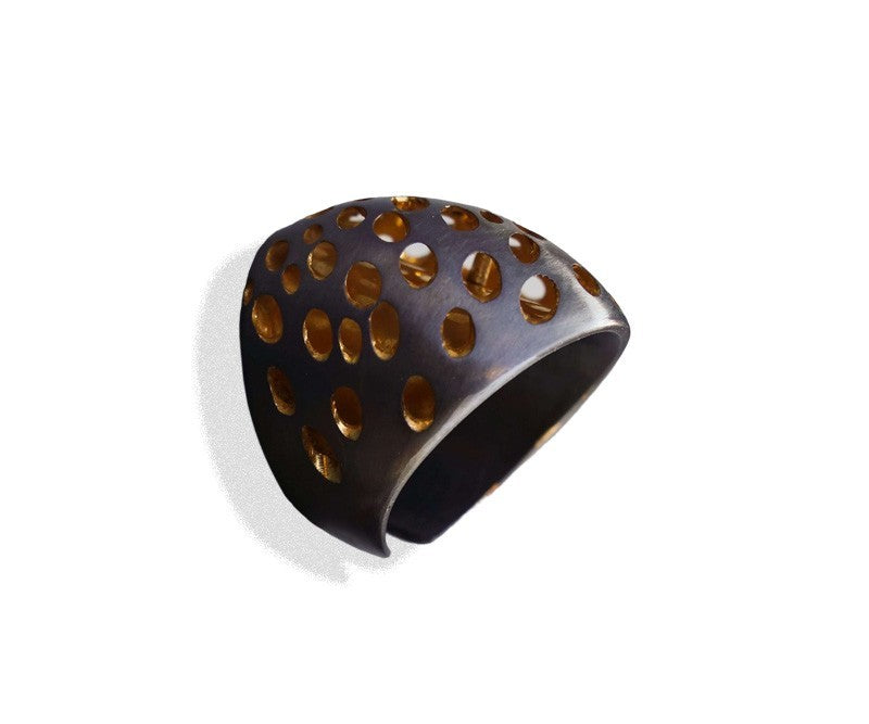 Vergoldeter Ring aus oxidiertem Silber
