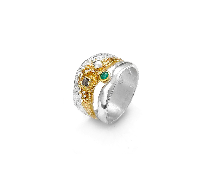 Vergoldeter Silberring mit Diamant und Smaragd
