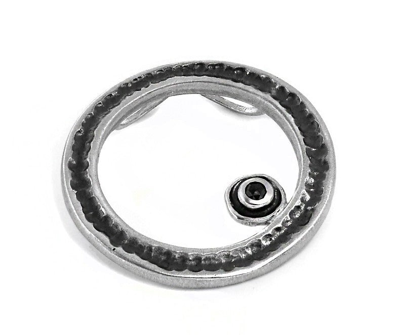 Anhänger aus oxydiertem Silber mit schwarzem Diamanten