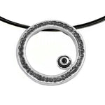 Anhänger aus oxydiertem Silber mit schwarzem Diamanten
