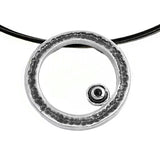 Anhänger aus oxydiertem Silber mit schwarzem Diamanten