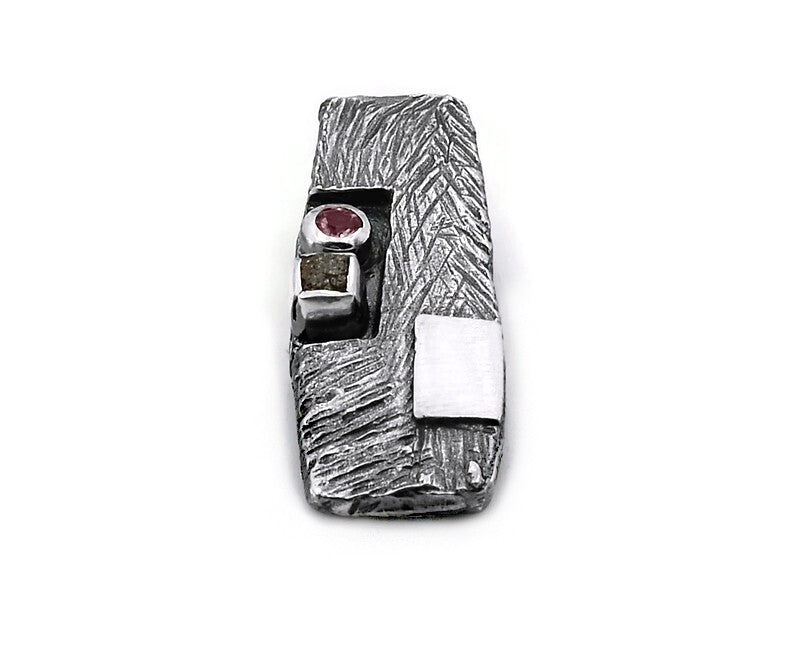 Anhänger aus oxidiertem Silber mit Diamant und rosa Turmalin