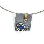 Anhänger aus oxidiertem Silber mit Doublet-Opal und Diamanten