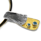 Anhänger aus oxidiertem Silber mit schweizer Blau topaz