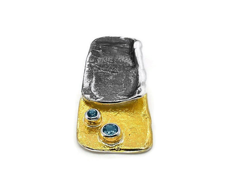 Anhänger aus oxidiertem Silber mit schweizer Blau topaz