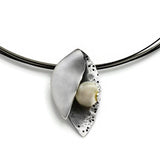 Anhänger aus oxidiertem Silber mit Perle