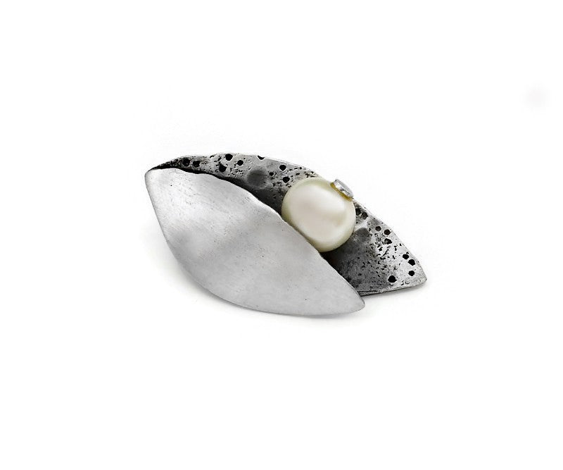 Anhänger aus oxidiertem Silber mit Perle
