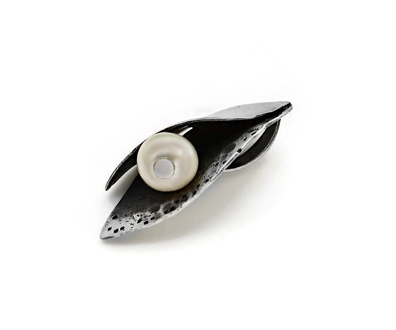 Anhänger aus oxidiertem Silber mit Perle