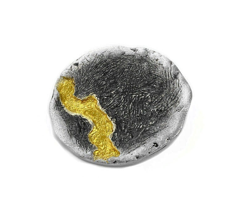 Vergoldeter Anhänger aus oxidiertem Silber