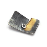 Anhänger aus vergoldetem, oxidiertem Silber mit schwarzem Diamant