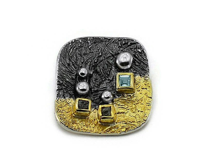 Vergoldeter Anhänger aus oxidiertem Silber mit Diamanten und Himmelstopasstein