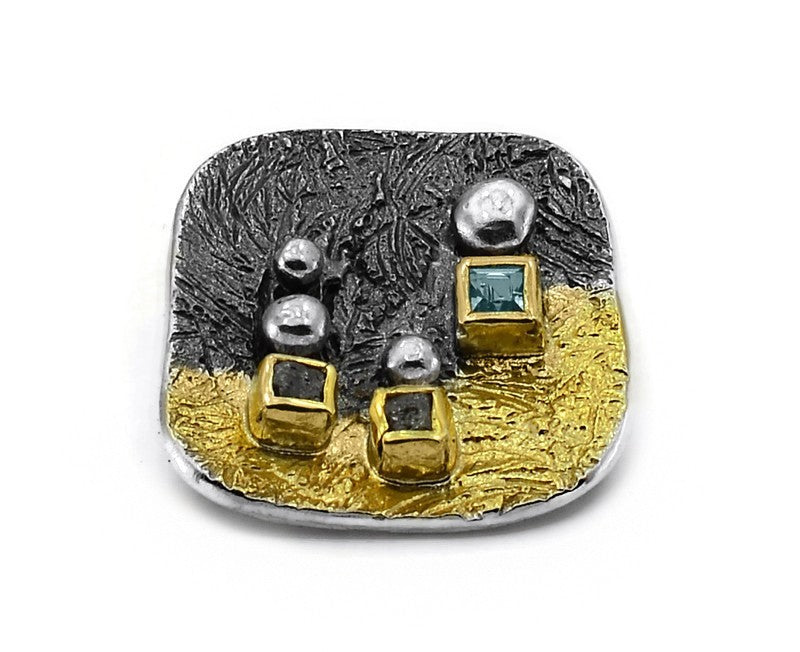 Vergoldeter Anhänger aus oxidiertem Silber mit Diamanten und Himmelstopasstein