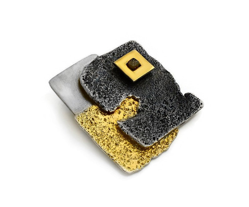 Anhänger aus oxidiertem und vergoldetem Silber mit Diamant