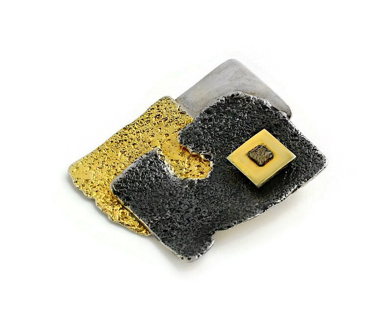 Anhänger aus oxidiertem und vergoldetem Silber mit Diamant