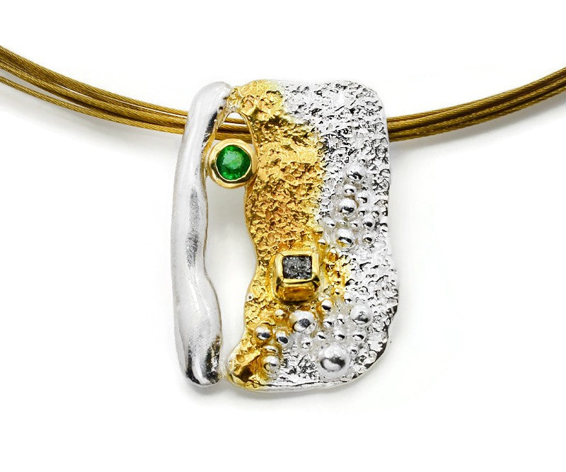 Vergoldeter Silberanhänger mit Diamant und Smaragd