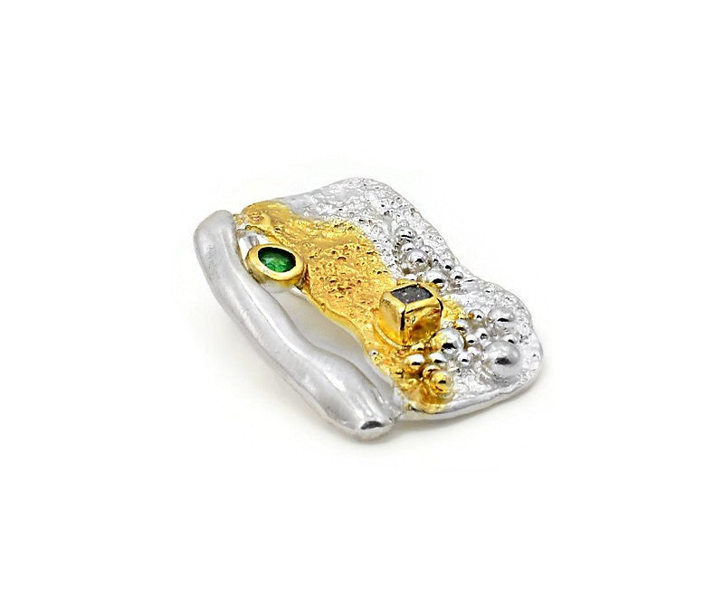 Vergoldeter Silberanhänger mit Diamant und Smaragd