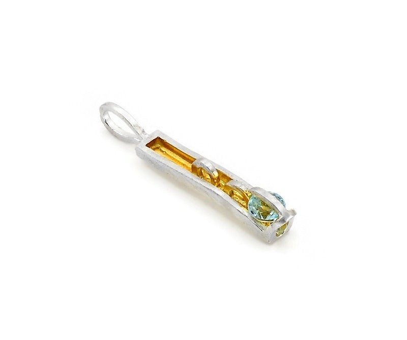 Vergoldeter Silberanhänger mit Blau Topas Stein