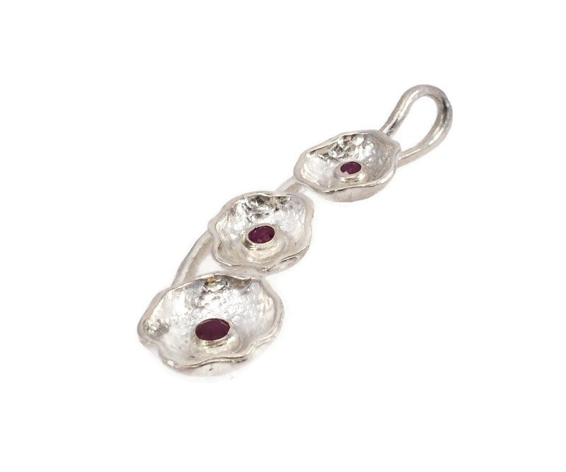 Anhänger aus Sterlingsilber mit Rubinen
