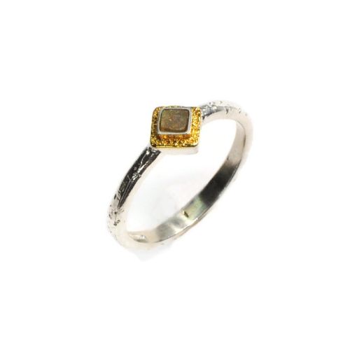 Ring aus Silber und Gold mit Diamant