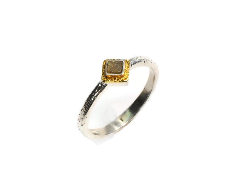 Ring aus Silber und Gold mit Diamant