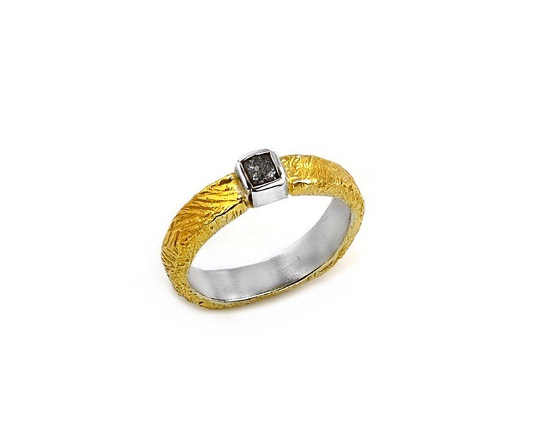 Vergoldeter Ring mit Diamant