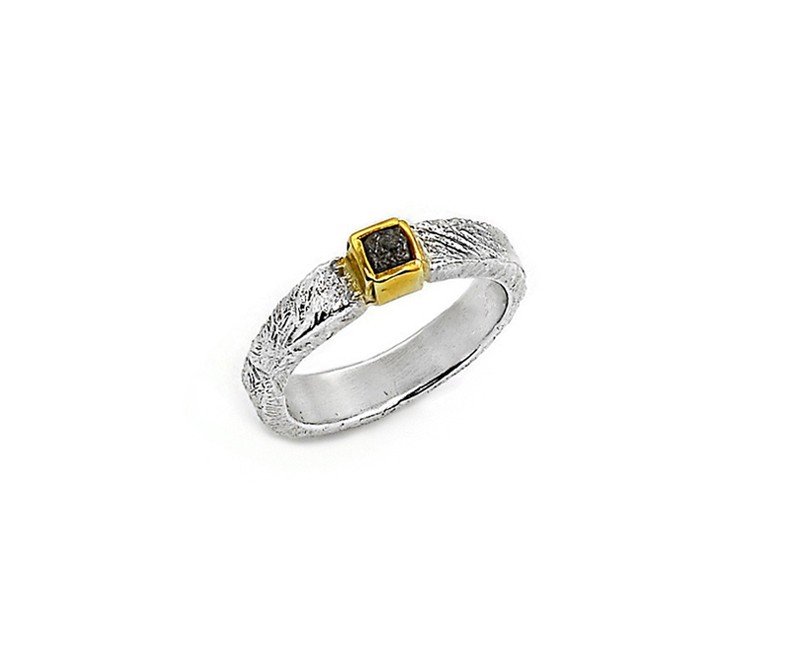 Silberring in Goldfassung mit Diamant