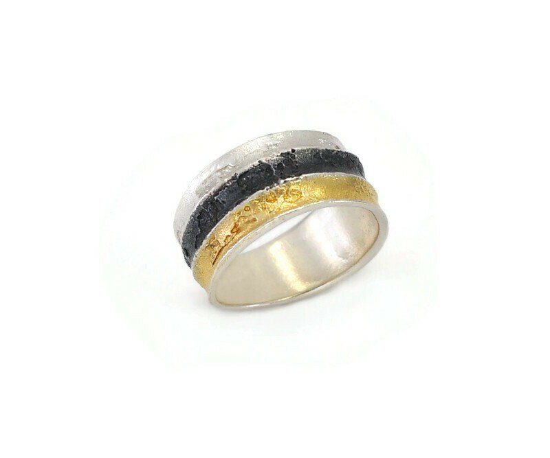 Ring aus vergoldetem, oxidiertem Silber