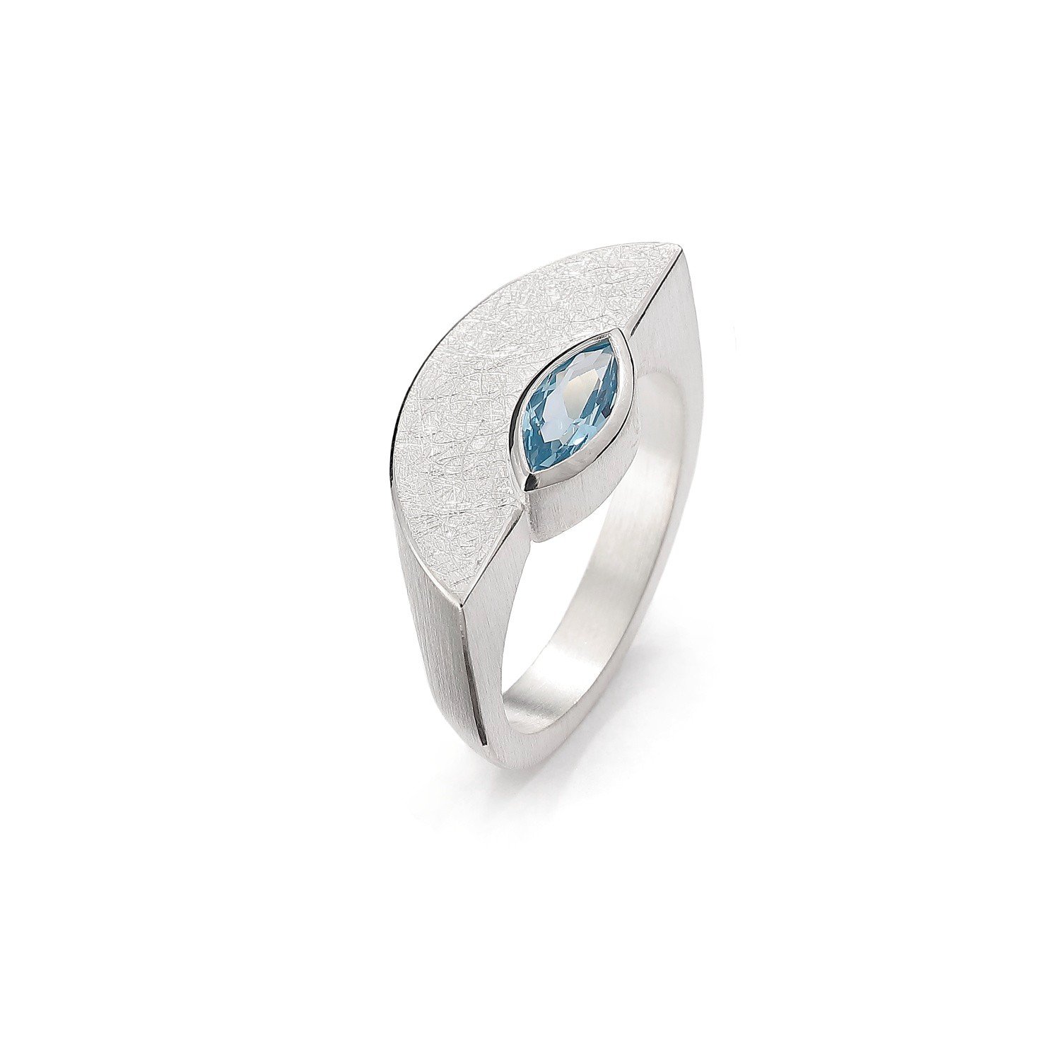 Ring mit blauem Zirkonia