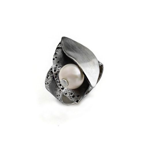 Oxidierter Silberring mit Perle