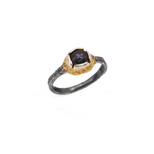 Vergoldeter Ring aus oxidiertem Silber mit Perle